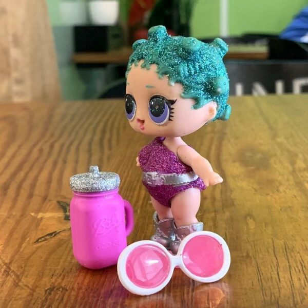 Poupee lol surprise glitter cosmic queen